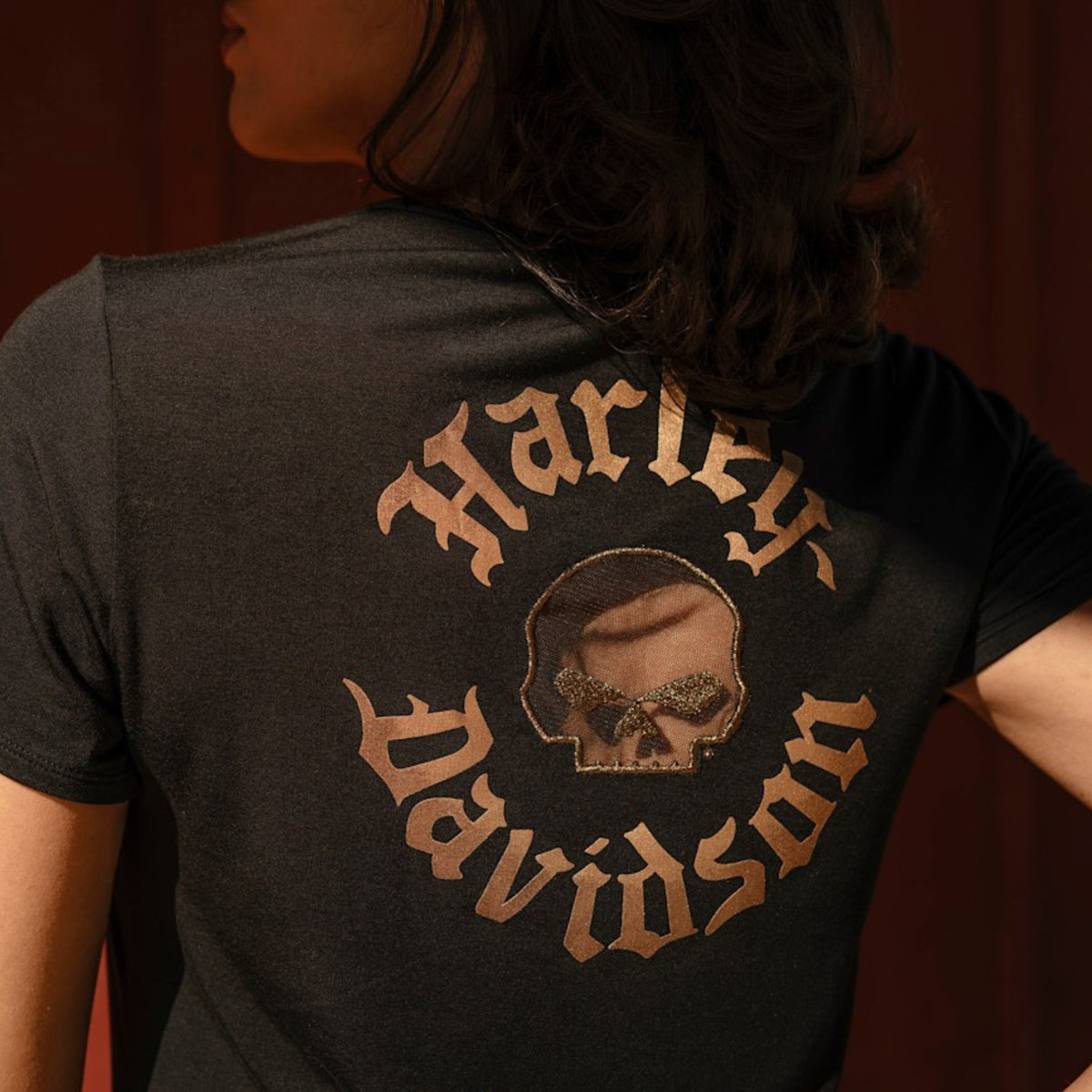 WILLIE G SKULL SCOOP TEE - BLK
