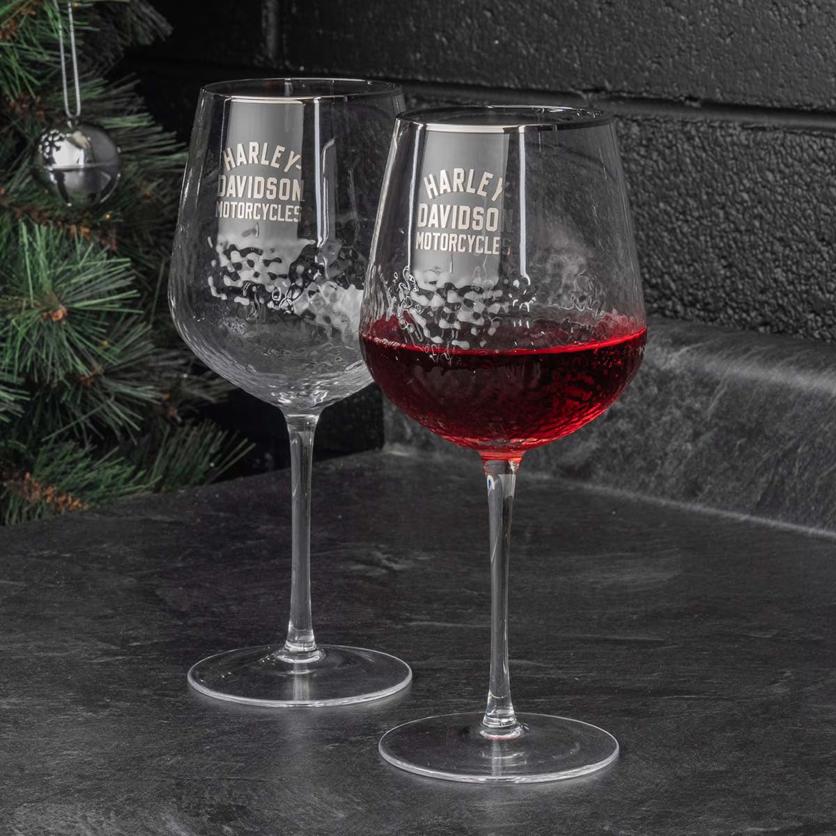 W25 PEBBLED WINE GLASS SET