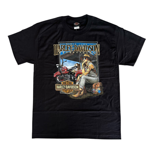 HANGIN' OUT TEE