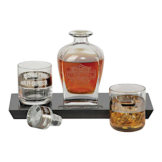 H-D DECANTER SET
