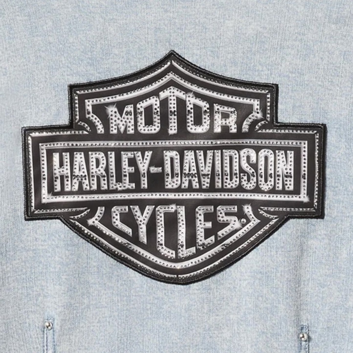 ESSENTIAL BLING CHAMBRAY SHORT SLEEVE ZIP FRONT SHIRT - LIGHT BLUE